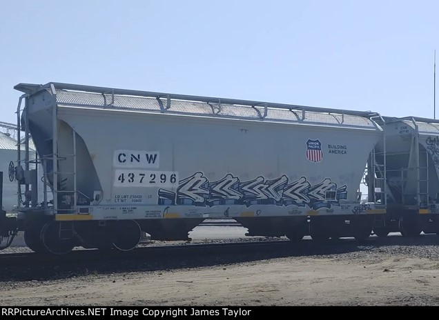 CNW 437296